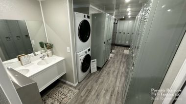 7 Station Shower Rental Bathroom & Locker Combo with Laundry 